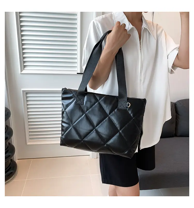Black Quilted Women's Shoulder Bag 2023 New Style