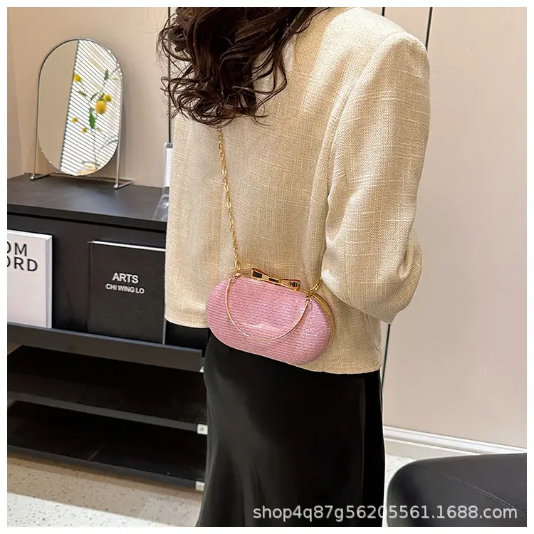 Pink Heart-Shaped Mini Chain Bag for Women — feature 32