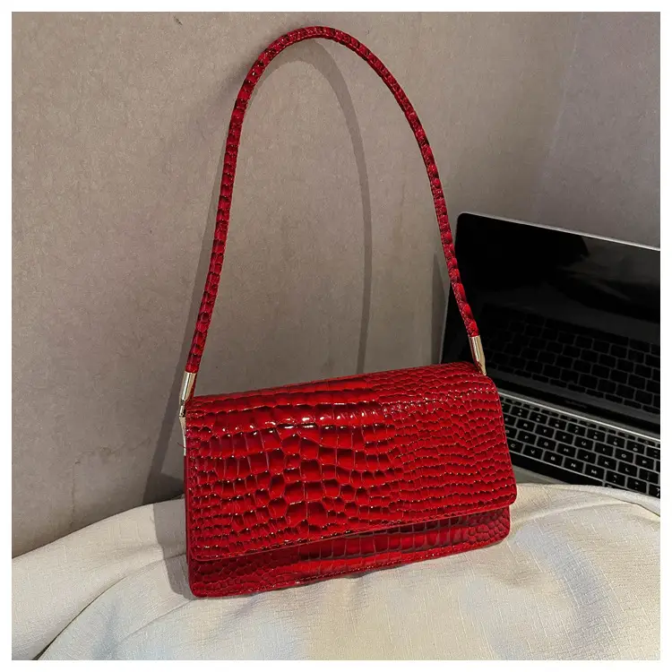 New Stone Grain Black Square Handbag 2023 — feature 10