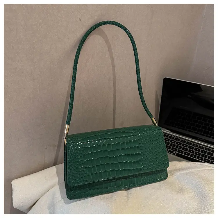 New Stone Grain Black Square Handbag 2023 — feature 12