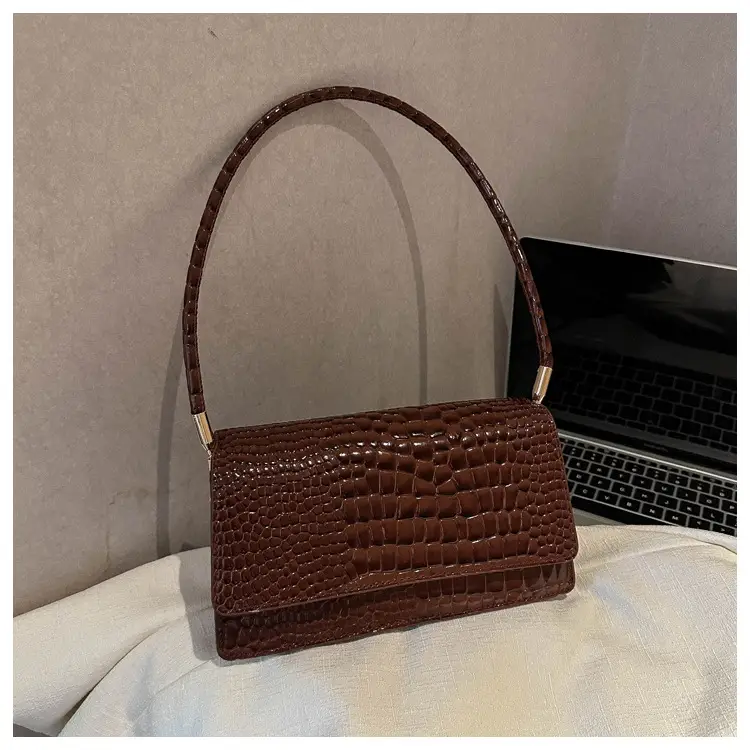 New Stone Grain Black Square Handbag 2023 — feature 14