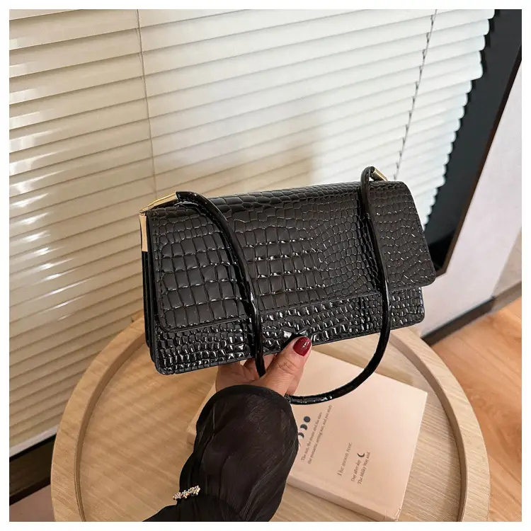 New Stone Grain Black Square Handbag 2023 — feature 15