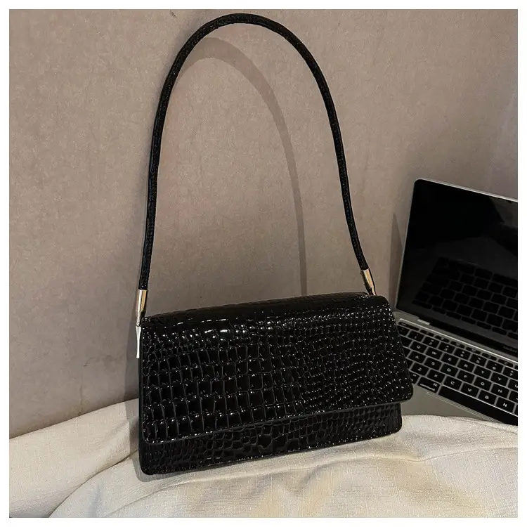 New Stone Grain Black Square Handbag 2023 — feature 16