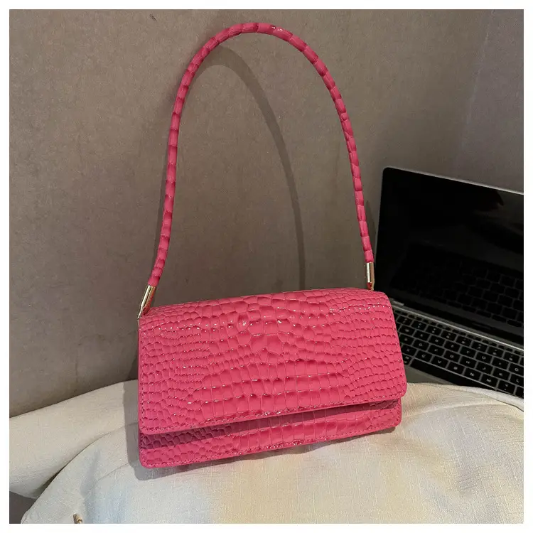 New Stone Grain Black Square Handbag 2023 — feature 18