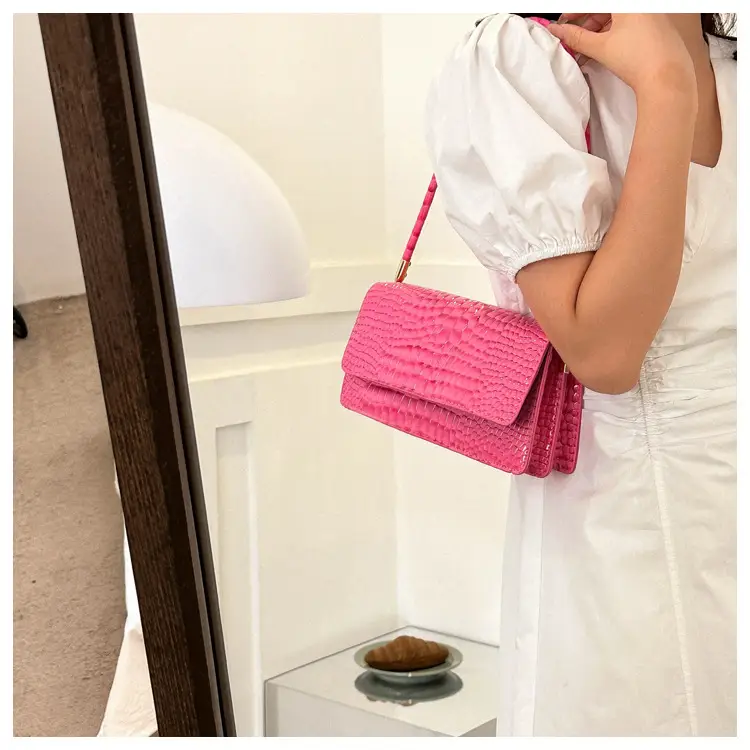 New Stone Grain Black Square Handbag 2023 — feature 20