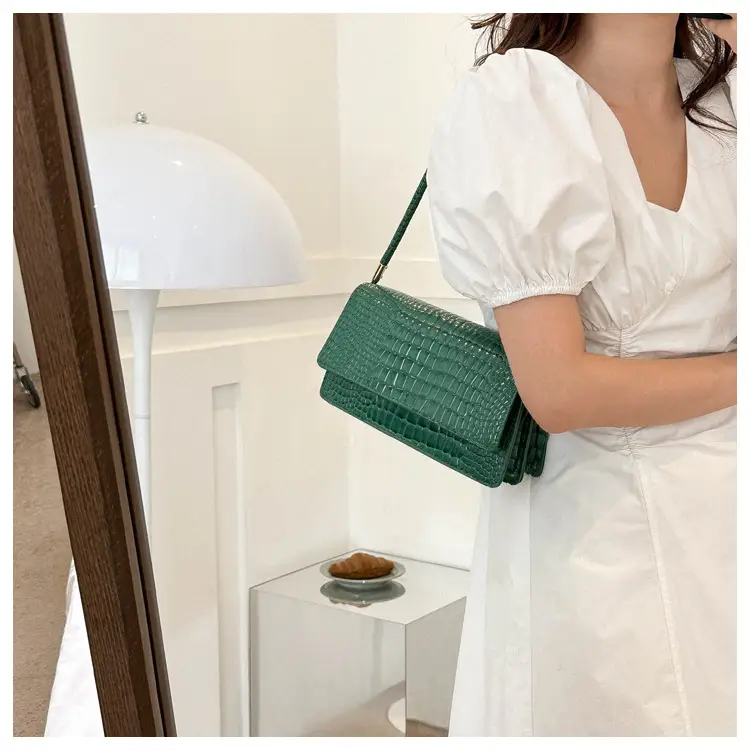 New Stone Grain Black Square Handbag 2023 — feature 21