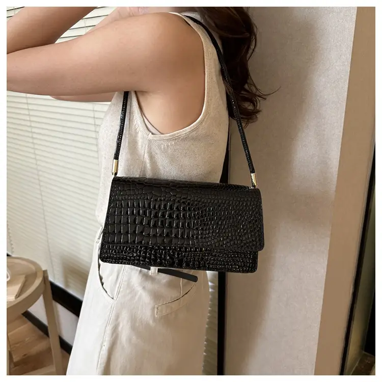 New Stone Grain Black Square Handbag 2023 — feature 23