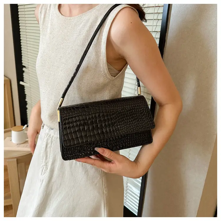 New Stone Grain Black Square Handbag 2023 — feature 24
