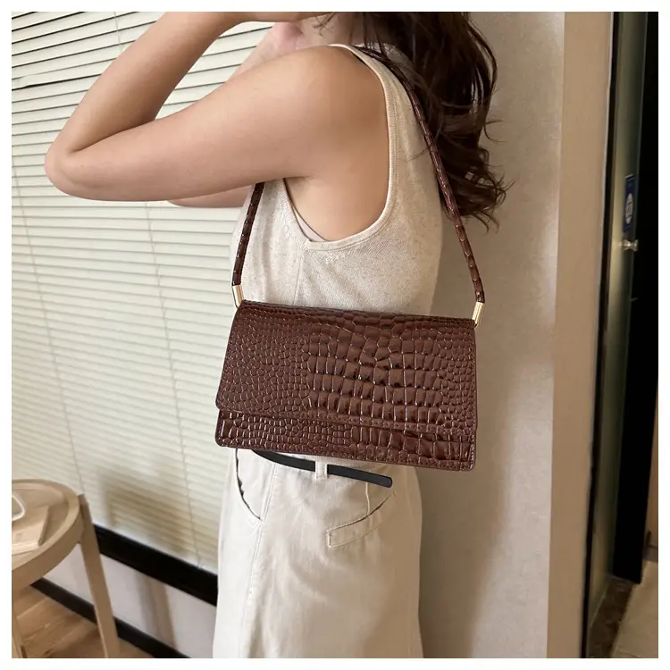 New Stone Grain Black Square Handbag 2023 — feature 25