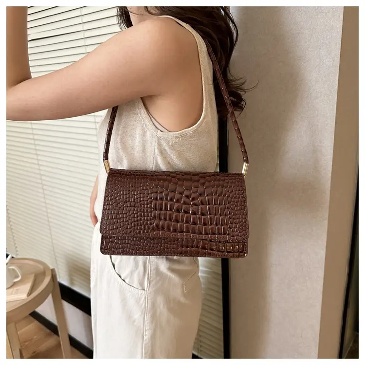 New Stone Grain Black Square Handbag 2023 — feature 26