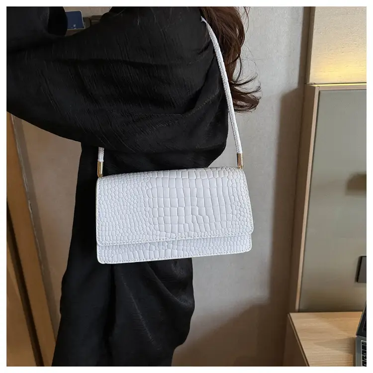 New Stone Grain Black Square Handbag 2023 — feature 29