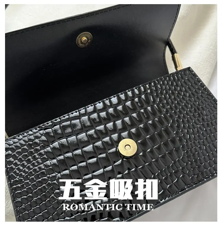 New Stone Grain Black Square Handbag 2023 — feature 3