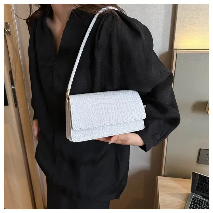New Stone Grain Black Square Handbag 2023 — feature 30