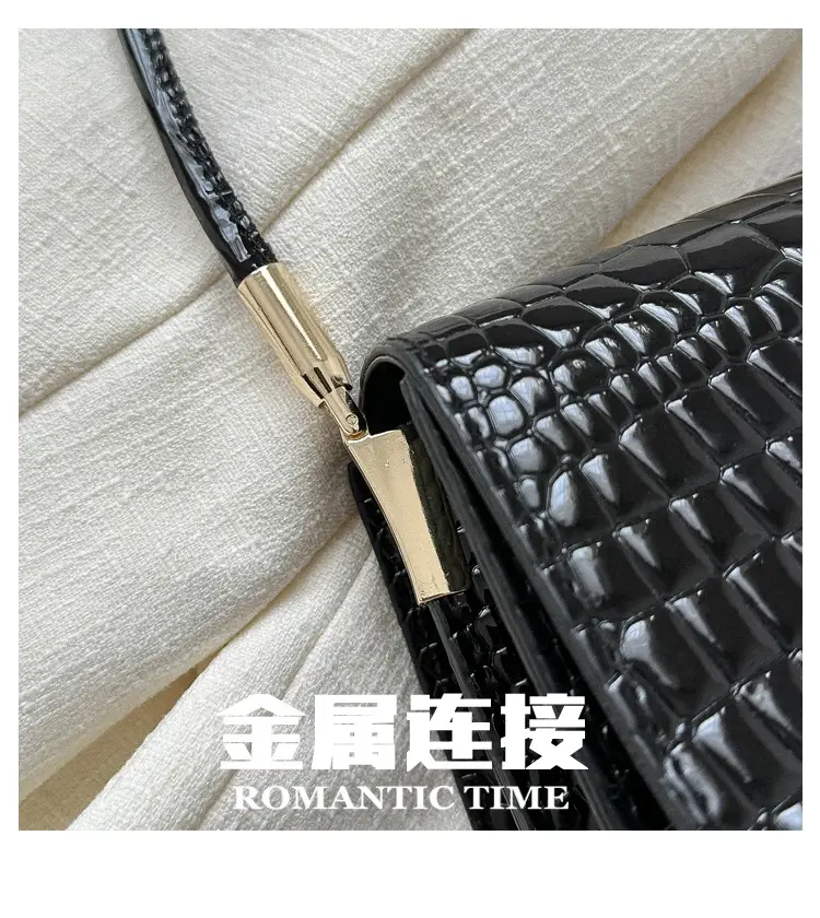 New Stone Grain Black Square Handbag 2023 — feature 4