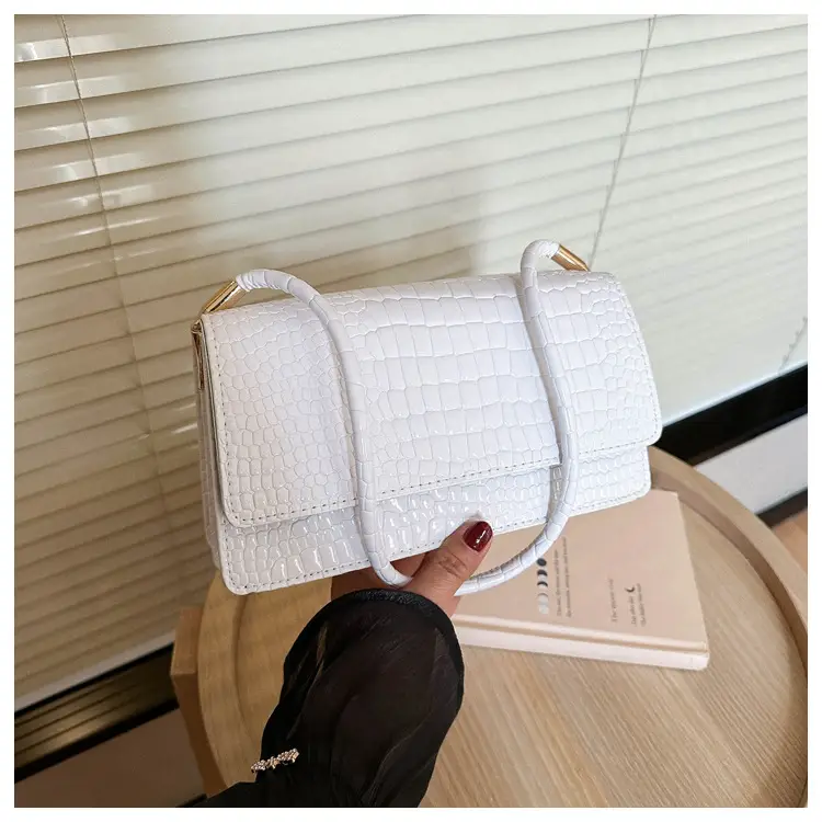 New Stone Grain Black Square Handbag 2023 — feature 7