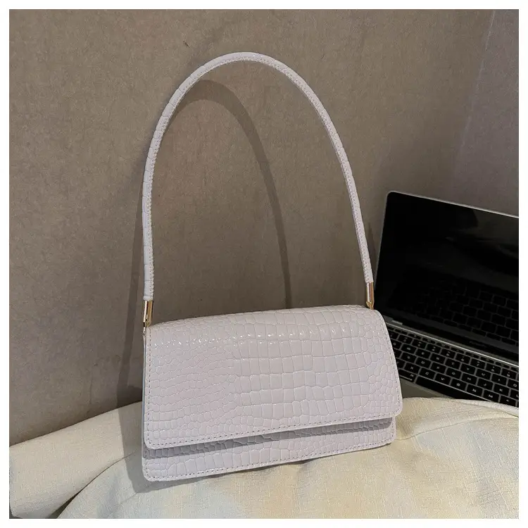 New Stone Grain Black Square Handbag 2023 — feature 8