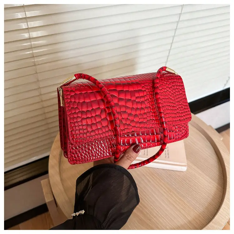 New Stone Grain Black Square Handbag 2023 — feature 9