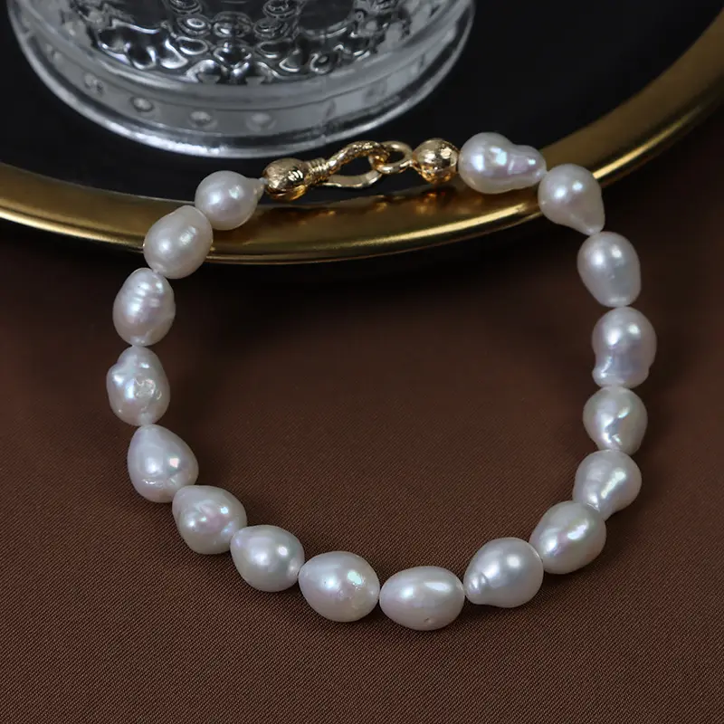 Luxury Pearl Bracelet with Gold Clasp