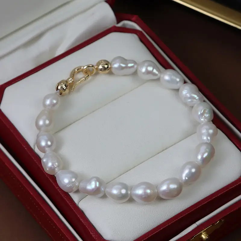 Luxury Pearl Bracelet with Gold Clasp