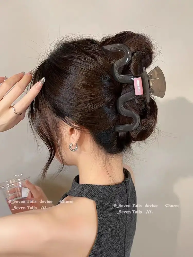 Plus Size Shark Clip for Women, Clear, 1 Pc — feature 3
