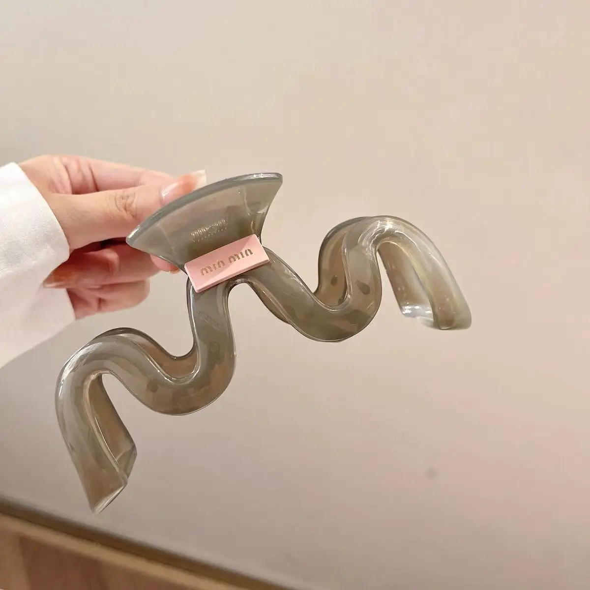 Plus Size Shark Clip for Women, Clear, 1 Pc