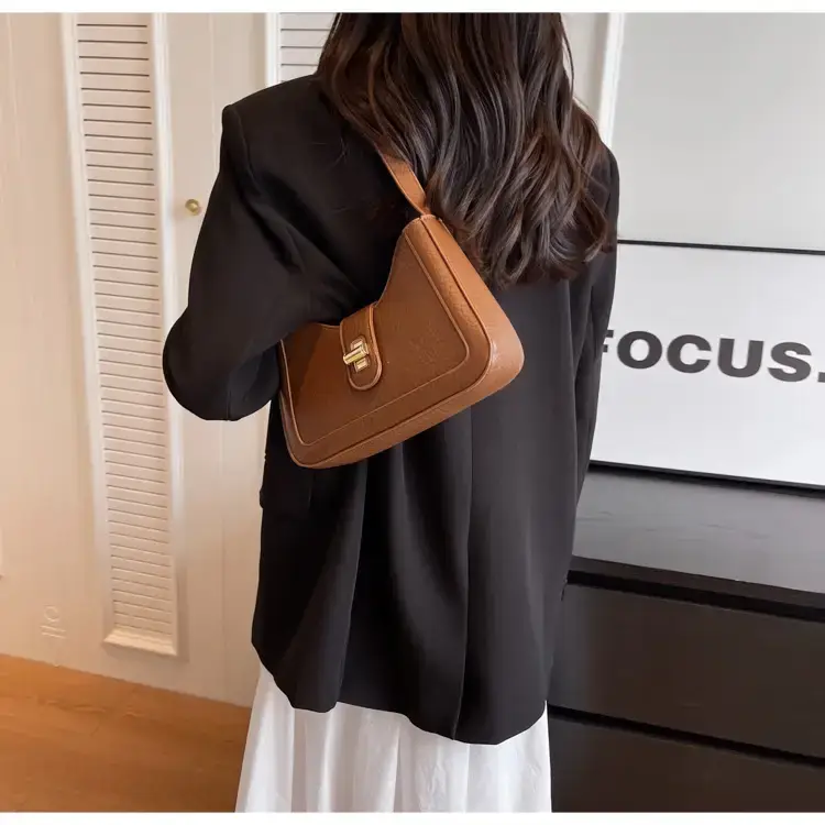 Women's tan square shoulder bag 2023 trendy — feature 17