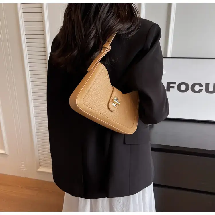 Women's tan square shoulder bag 2023 trendy — feature 23