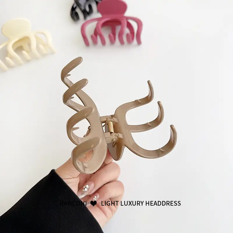 Retro Shark Clip Hair Grab for Women
