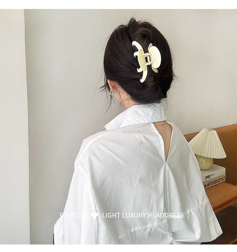 Retro Shark Clip Hair Grab for Women — feature 6