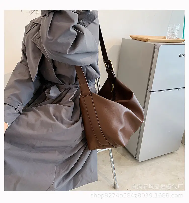 Large Capacity Women's Brown Leather Shoulder Bag 2026 — feature 17