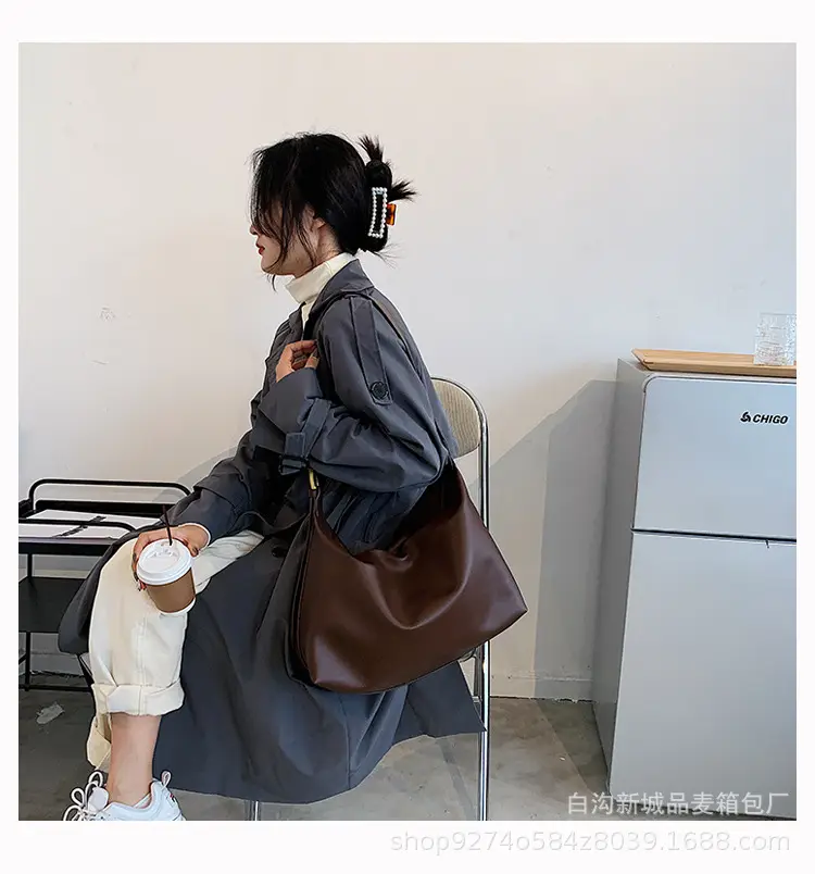 Large Capacity Women's Brown Leather Shoulder Bag 2026 — feature 19