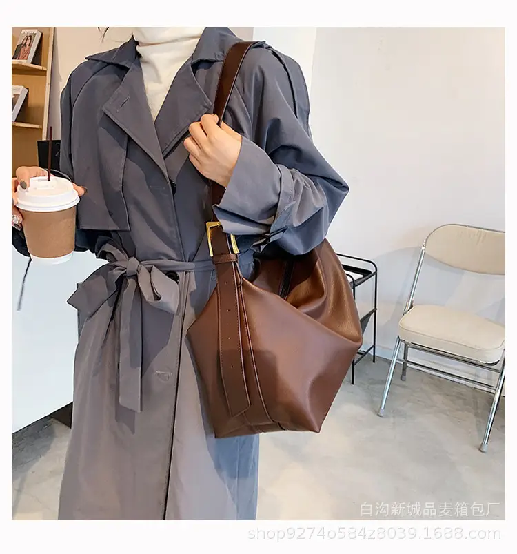Large Capacity Women's Brown Leather Shoulder Bag 2026 — feature 2