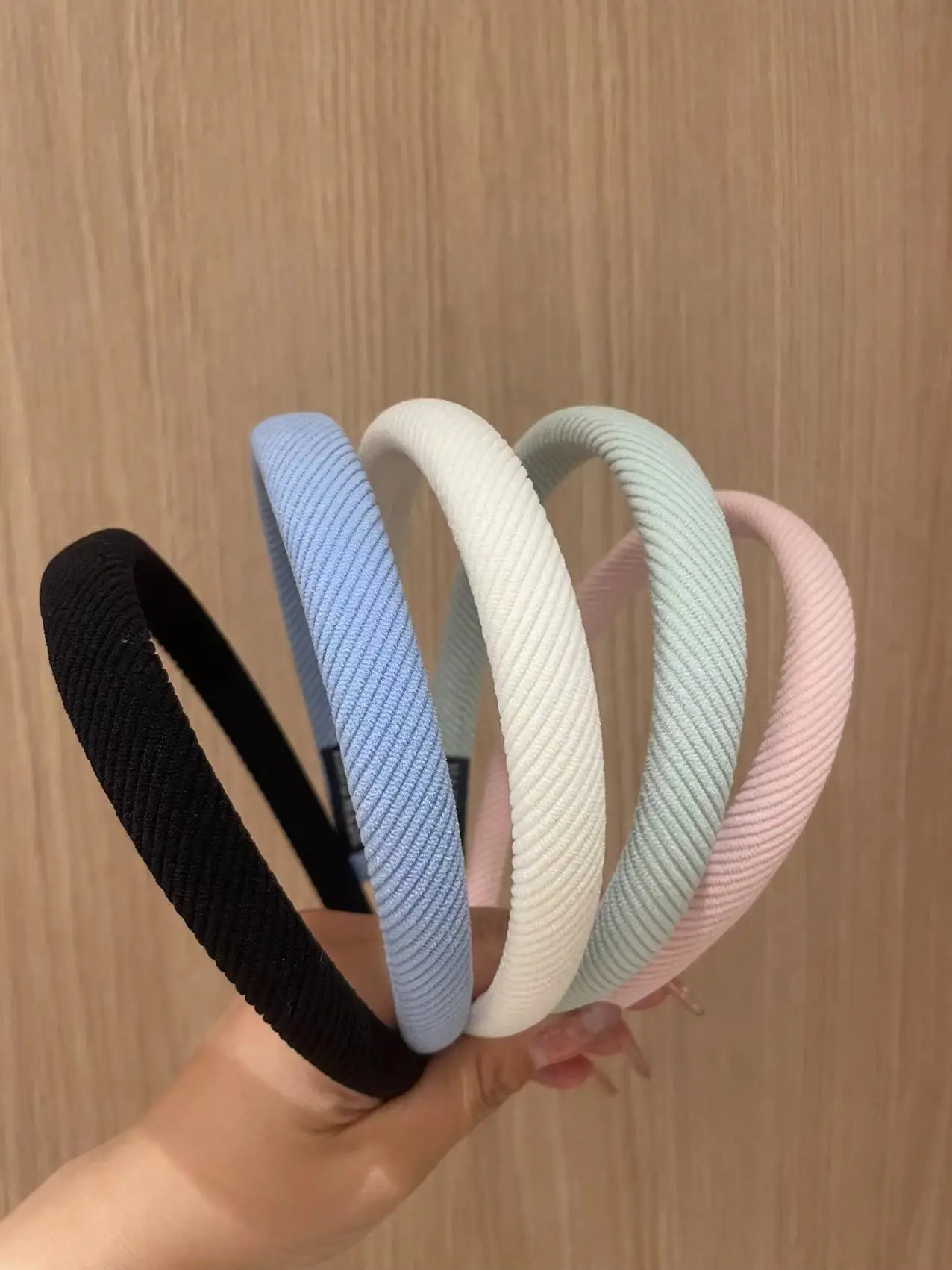 Black Twill Hairband with Pearl Button for Women — feature 2