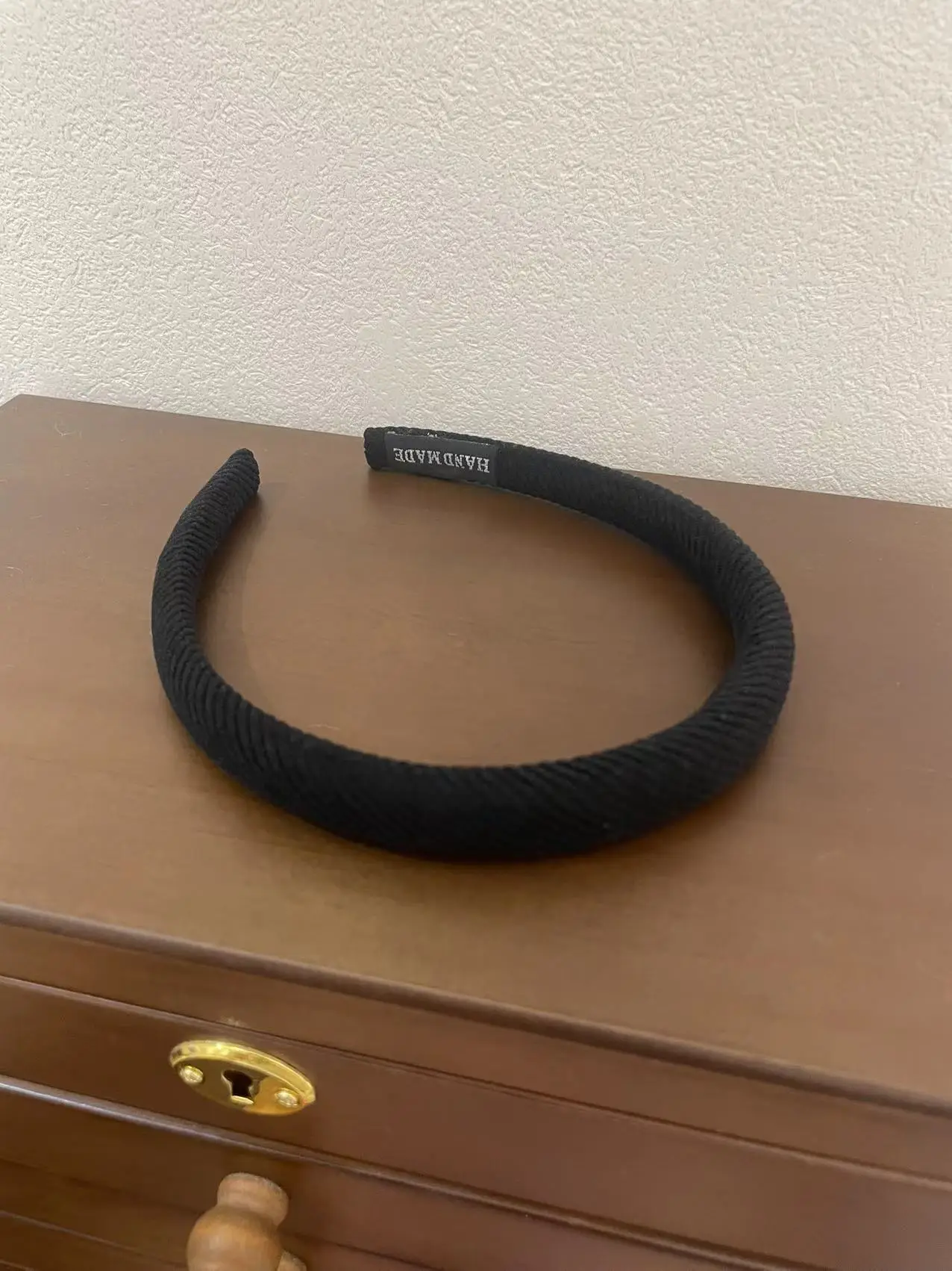 Black Twill Hairband with Pearl Button for Women — feature 6