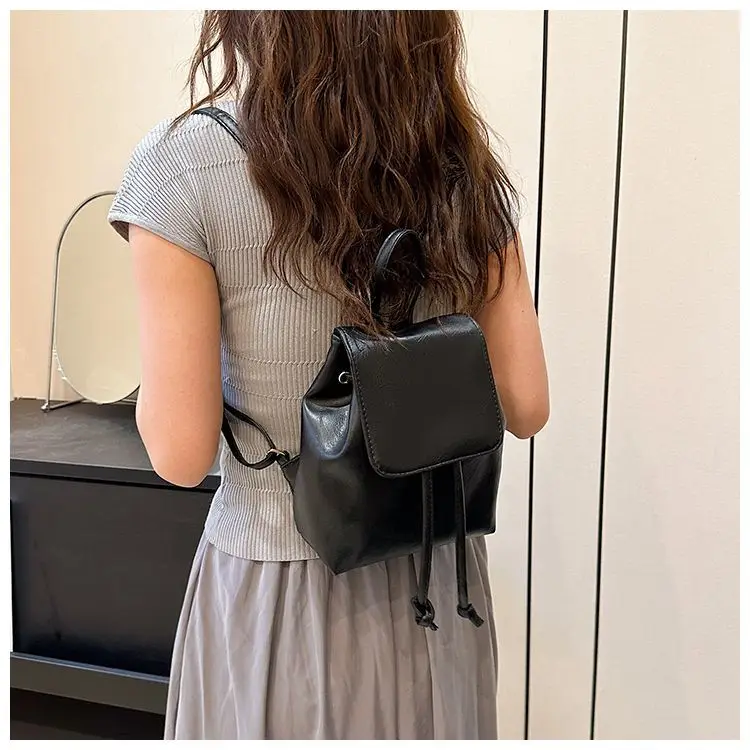 2026 Women's Brown Drawstring Shoulder Bag Spring Summer — feature 16