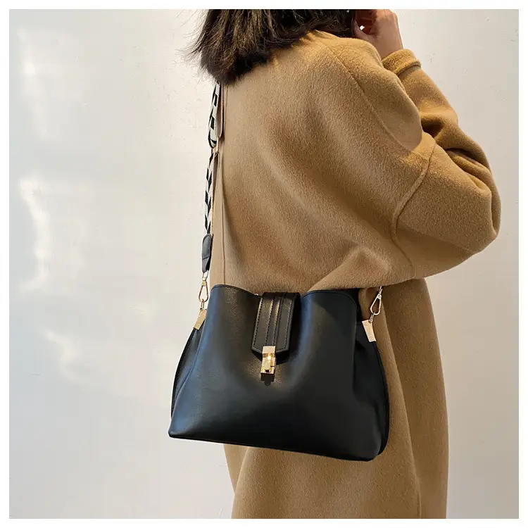 Women's Brown Leather Shoulder Bag with Adjustable Strap — feature 10