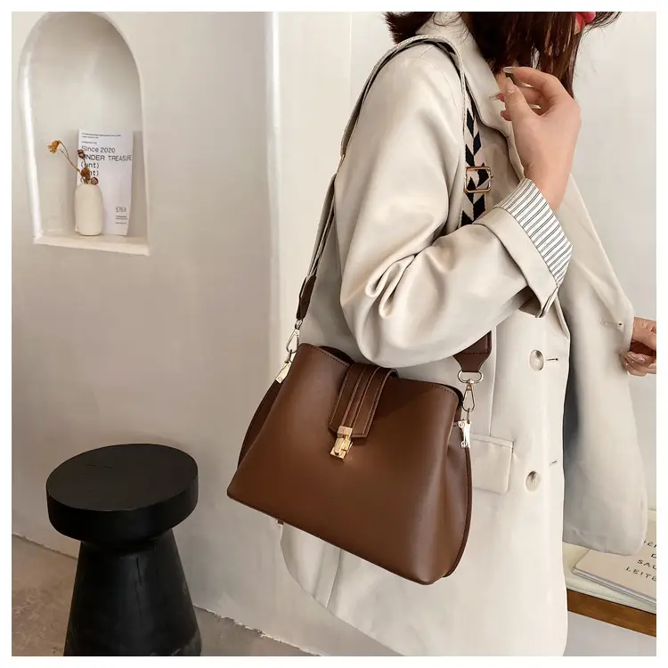 Women's Brown Leather Shoulder Bag with Adjustable Strap — feature 12