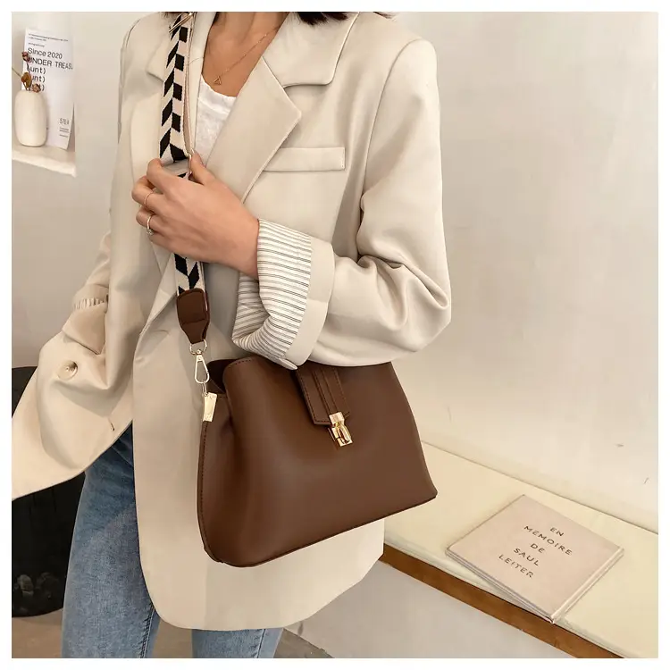 Women's Brown Leather Shoulder Bag with Adjustable Strap — feature 14