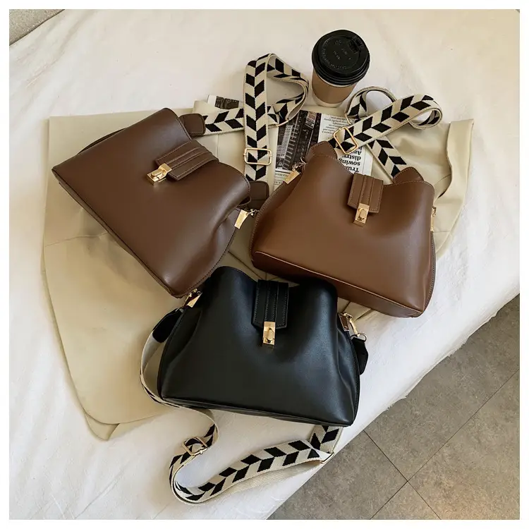 Women's Brown Leather Shoulder Bag with Adjustable Strap — feature 18