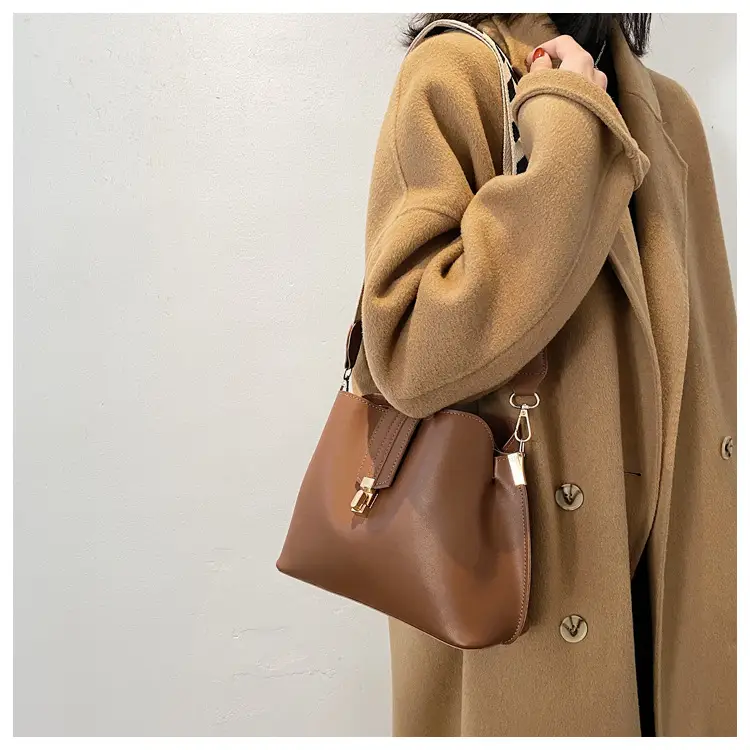 Women's Brown Leather Shoulder Bag with Adjustable Strap — feature 7
