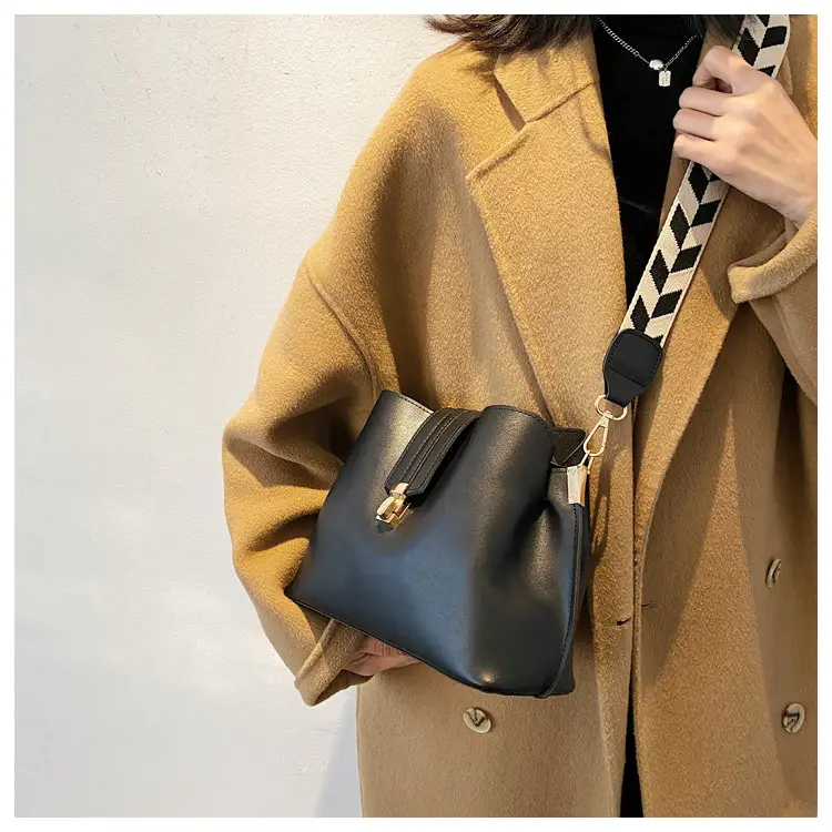 Women's Brown Leather Shoulder Bag with Adjustable Strap — feature 9