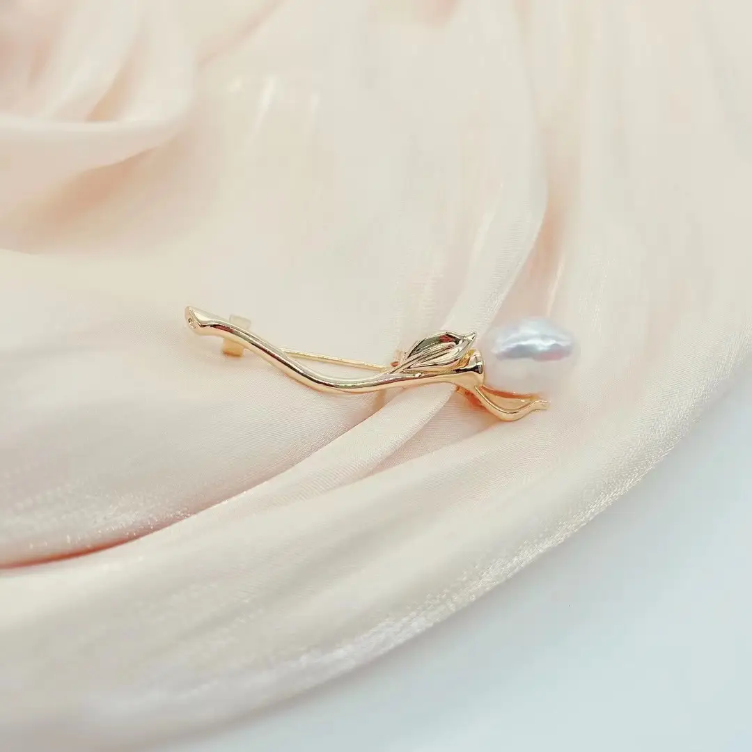 Natural Pearl Cold Style Women's Pin - Image 4