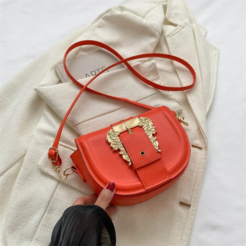 Pink Leather Shoulder Crossbody Bag with Gold Clasp - Image 4
