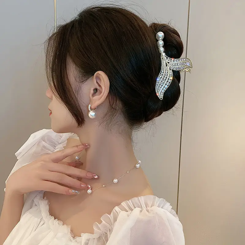 Antique Pearl Fish Tail Hairpin Clip