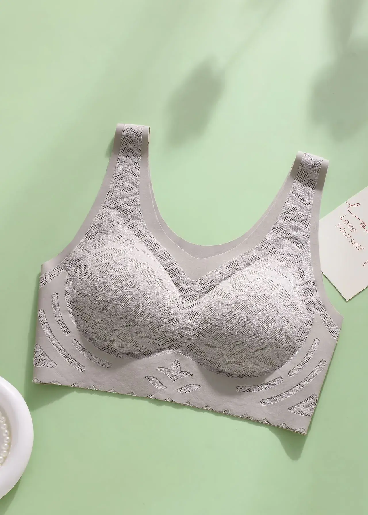 Thin Seamless Push-Up Bra for Large Busts - Image 3