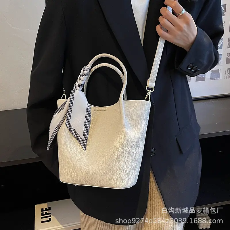 2026 New Retro French Niche Handbag for Women