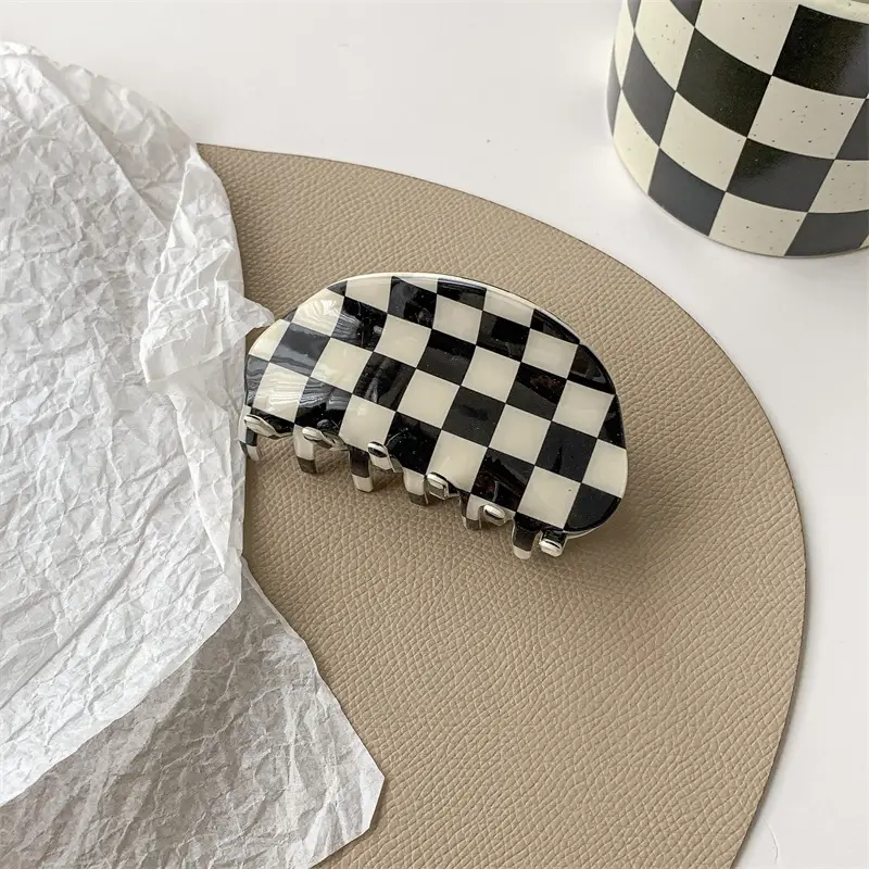 Black White Checkered Shark Clip for Women — feature 16
