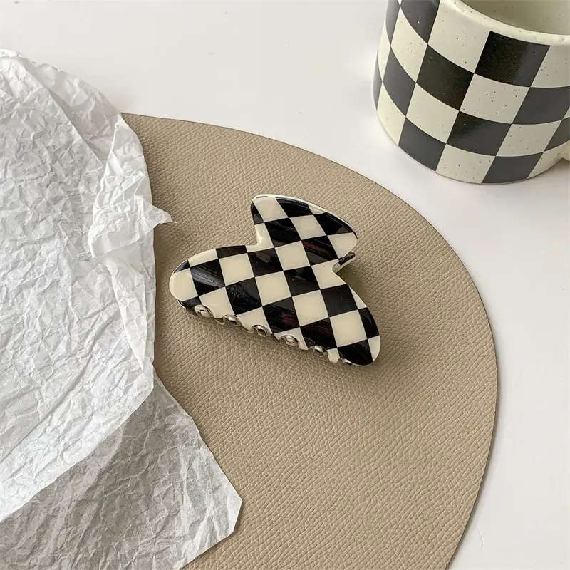 Black White Checkered Shark Clip for Women — feature 17