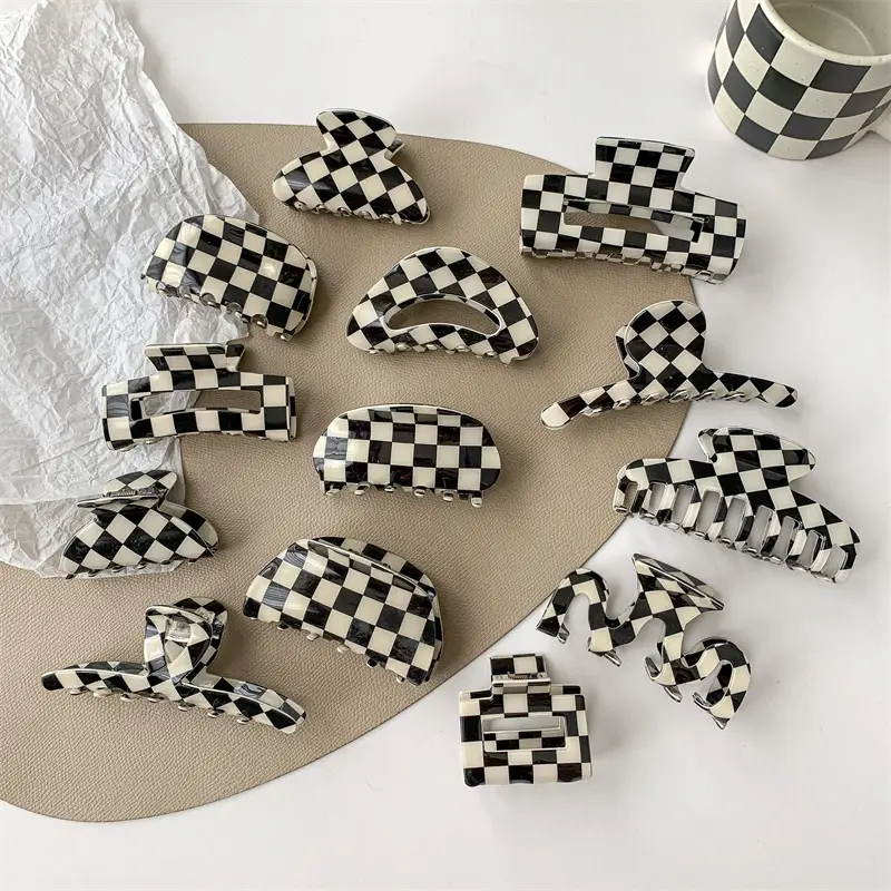 Black White Checkered Shark Clip for Women — feature 3