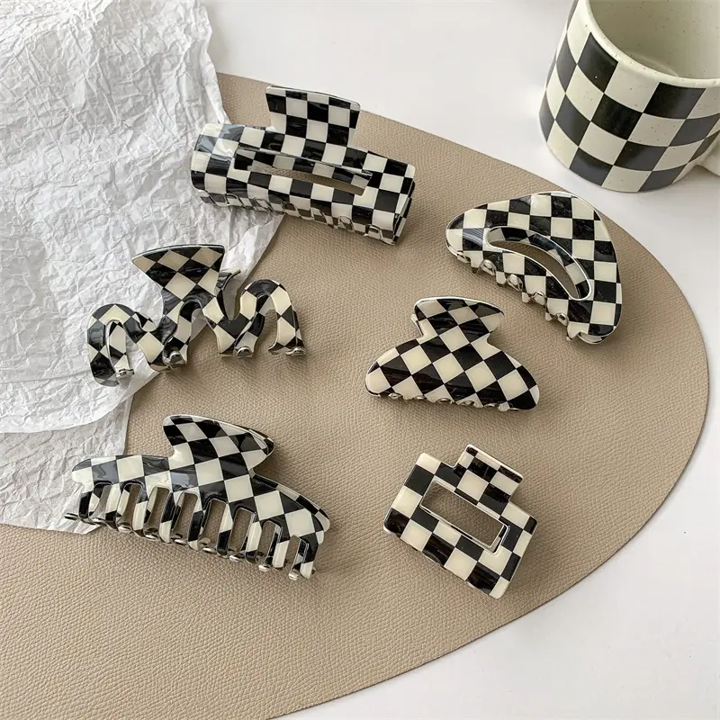 Black White Checkered Shark Clip for Women — feature 4